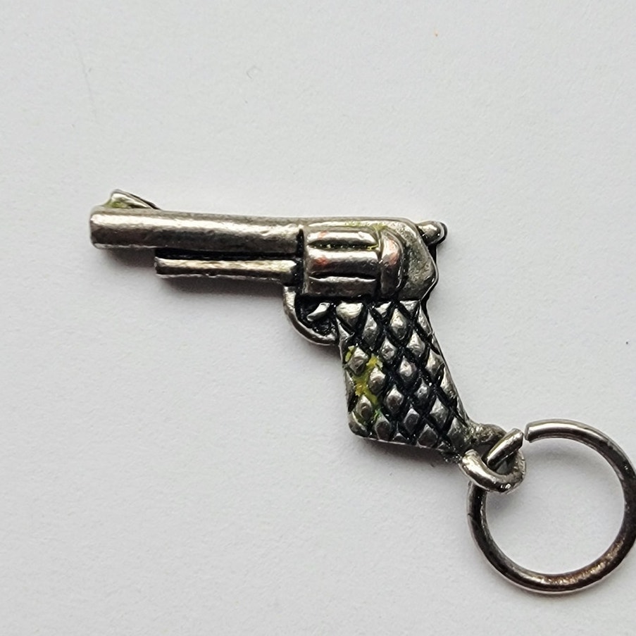 Charm Jewelry Vintage Revolver Pistol Pendant Silver Tone Western Charm 10$